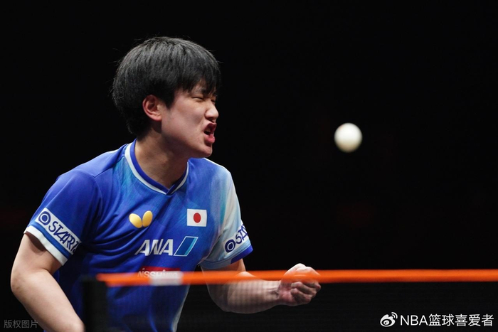 愤怒！央媒痛斥张本智和拜鬼+三笘薰与战犯合影：带来严重伤害|日本|布莱顿|巴黎奥运会|石川佳纯|球迷_新浪体育_新浪新闻